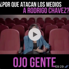 Imagen publicitaria utilizada por el Partido donde aparece la imagen de la profesora Giselle Boza y los textos de "¿por qué atacan los medios a Rodrigo Chavez?" y "ojo gente".