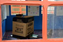 Fotografía de una urna de  votación.