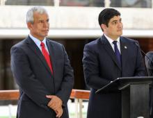 Fotografía del presidente Carlos Alvarado y Víctor Morales.