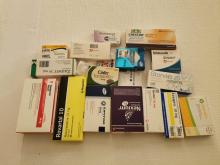 Fotografía de medicamentos varios.