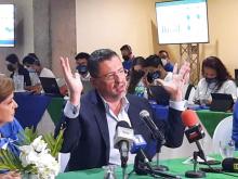 Fotografía del candidato presidencial Rodrigo Chaves.