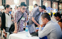 Fotografía de una convención de empleo.