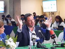 Fotografía del candidato presidencial Rodrigo Chaves.